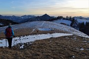 76 Scendiamo alle cascine nella calda luce del tramonto